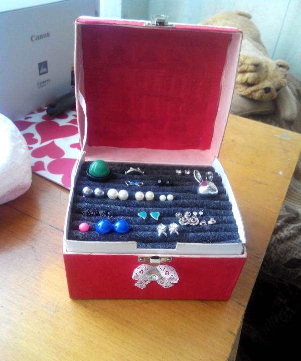 Jewelry box