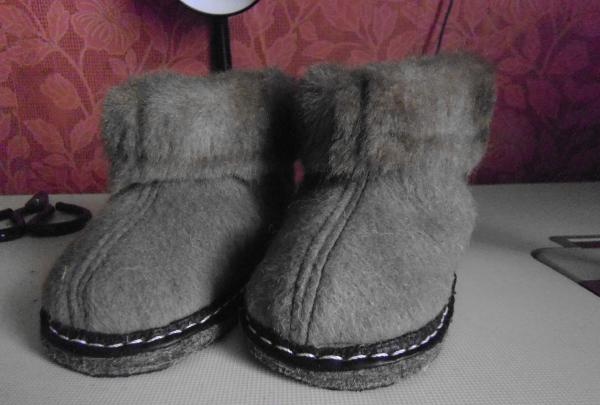 Children's winter slippers made of fur