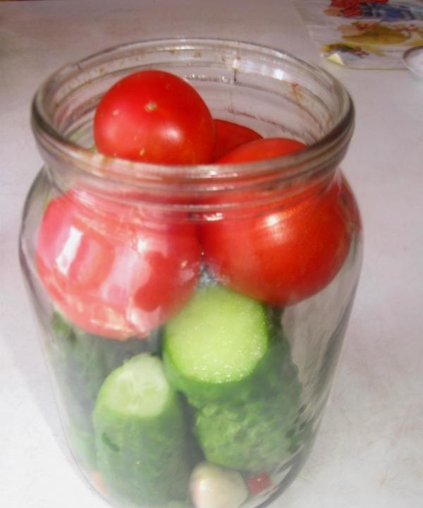 canned cucumbers with tomatoes