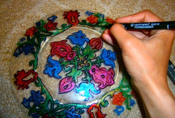 Painting plates with glitter