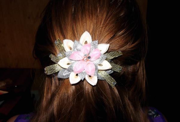 Hairpin using kanzashi technique