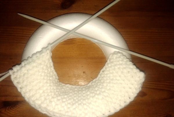 Knitted wreath