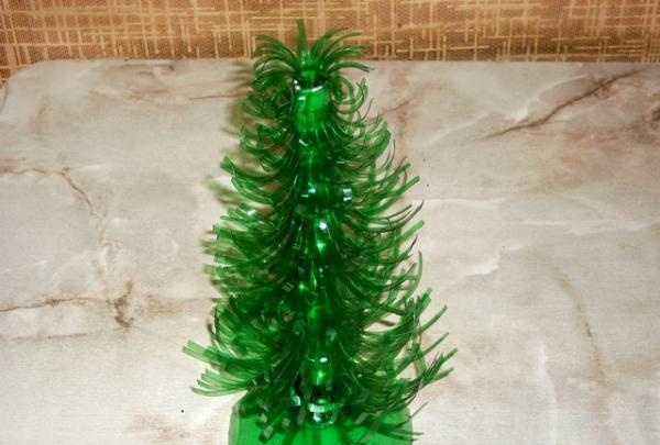 Christmas tree from a plastic bottle