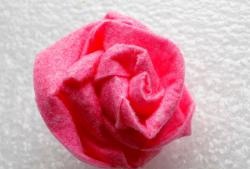 How to make a rose from a viscose napkin