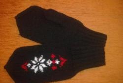 Women's mittens with a Norwegian star