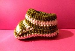 Crochet booties for newborns