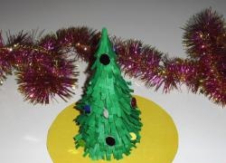 Fluffy paper Christmas tree