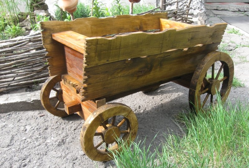 Making a wooden chaise