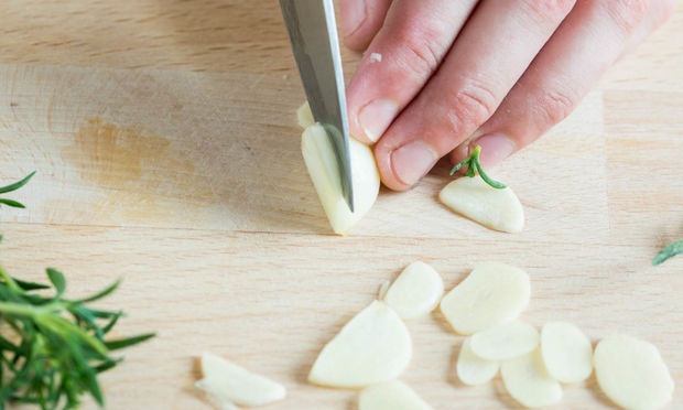 Baked Hasselback Potatoes with Garlic and Thyme