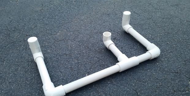 Clothes dryer for mounting from plastic pipes