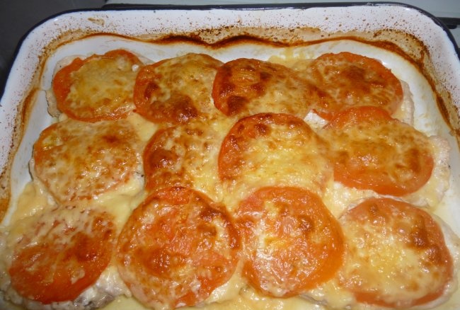 Chicken fillet with tomatoes and cheese