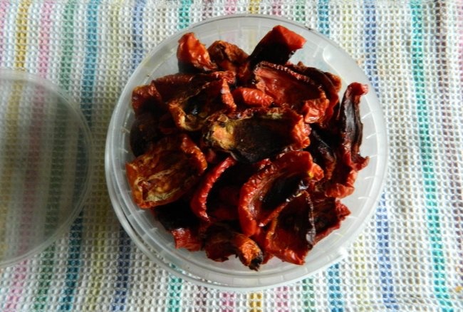 Sun-dried tomatoes for the winter