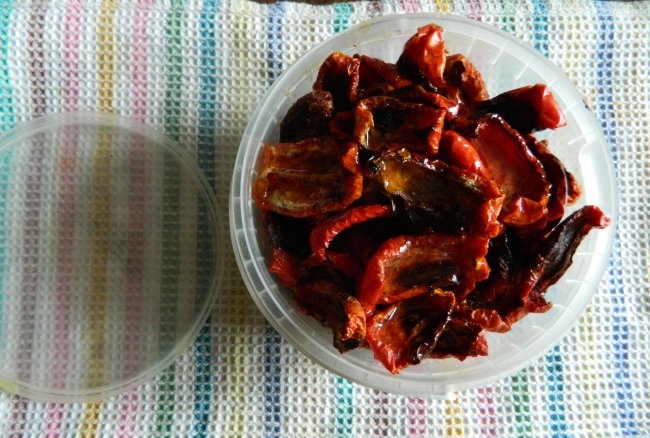 Sun-dried tomatoes for the winter