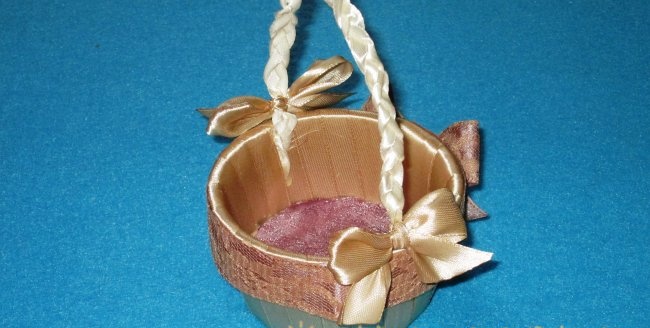 Basket made from a jar of sour cream and satin ribbons