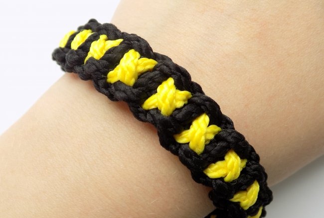 How to weave an X bracelet from cords