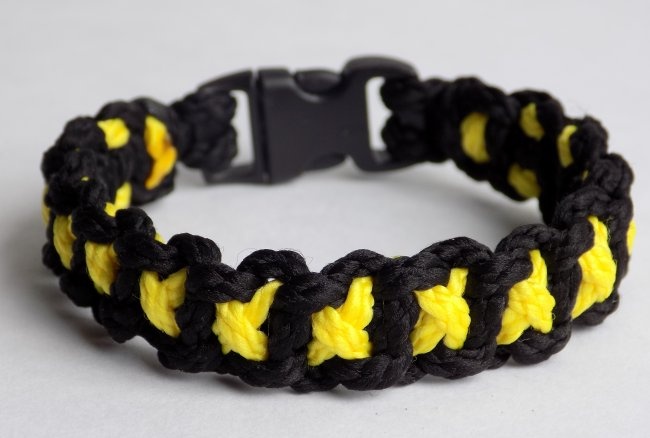 How to weave an X bracelet from cords