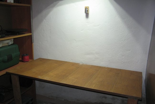 Folding table