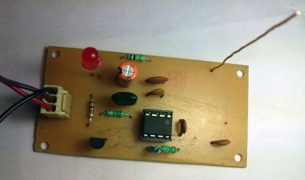 Simple mobile signal detector circuit