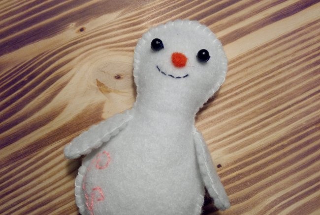 DIY felt snowmen