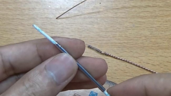 Mini soldering iron battery powered