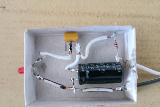 LED flasher on a transistor