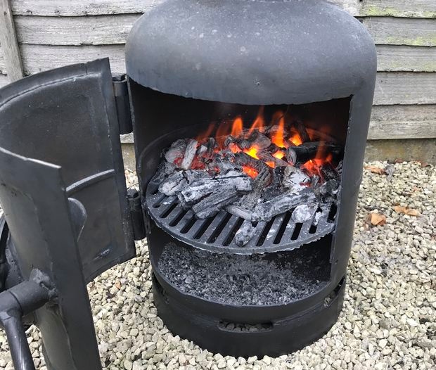 Hot smoked smokehouse from a gas cylinder