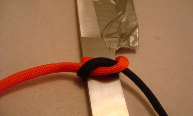 Paracord braiding of knife handle