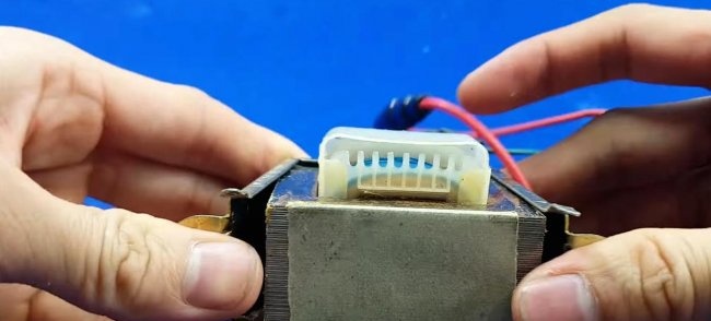 Soldering iron with instant heating