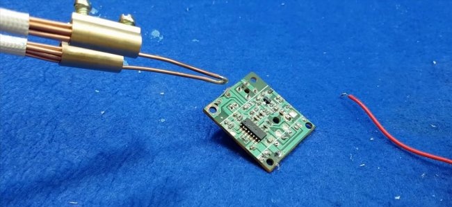 Soldering iron with instant heating