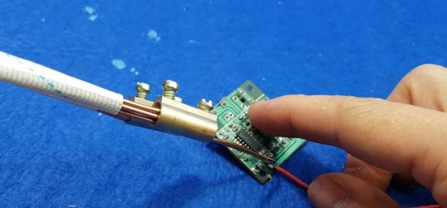 Soldering iron with instant heating