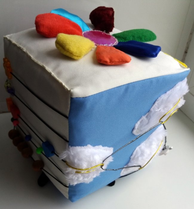 How to sew a developmental cube for a baby