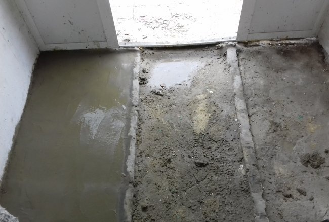 Concrete floor screed