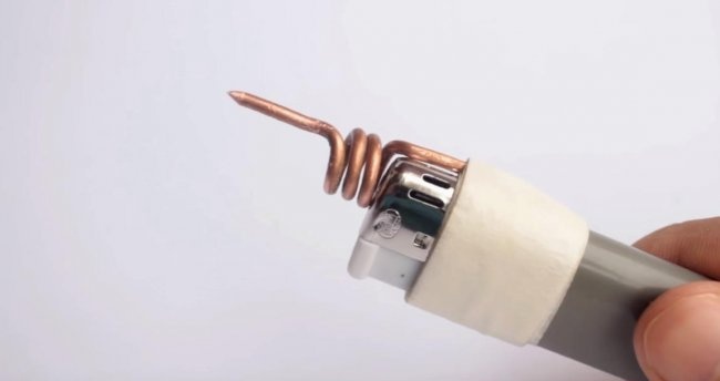 Mini soldering iron made from a lighter