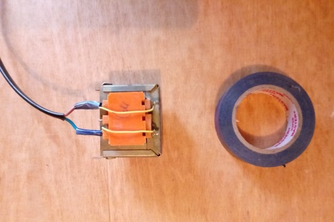 Determination of the characteristics of a power transformer without markings