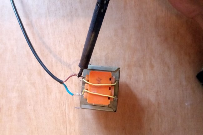 Determination of the characteristics of a power transformer without markings