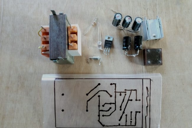 Power supply with zener diode and transistor