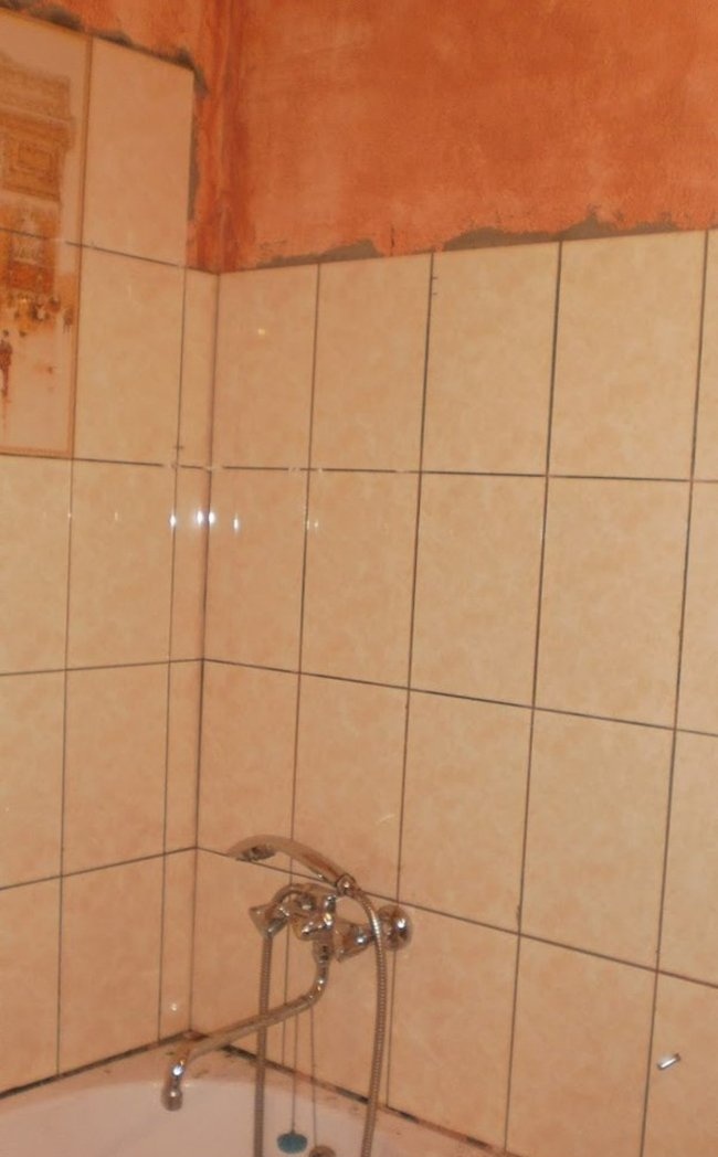 Laying tiles on walls and floors