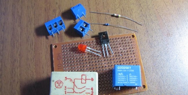 The simplest scheme for automatic water level control