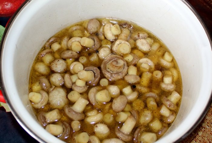 Quick recipe for marinated champignons