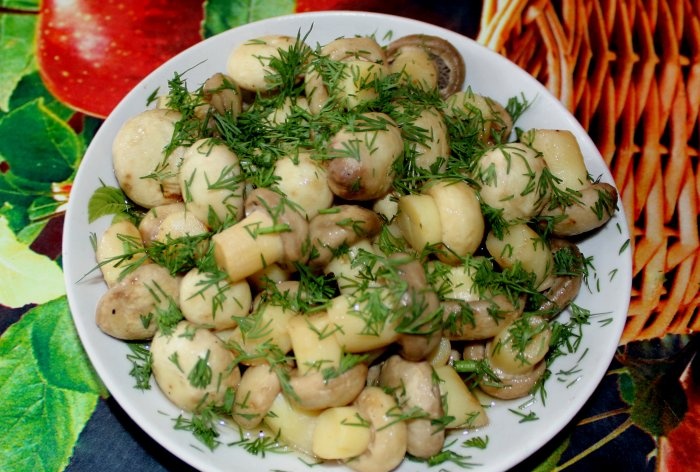 Quick recipe for marinated champignons