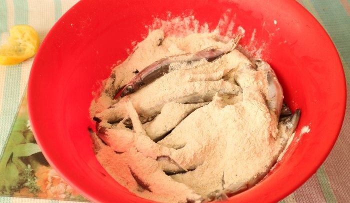 How to quickly prepare a cheap and tasty fish appetizer from capelin