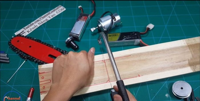 How to make a mobile saw with your own hands