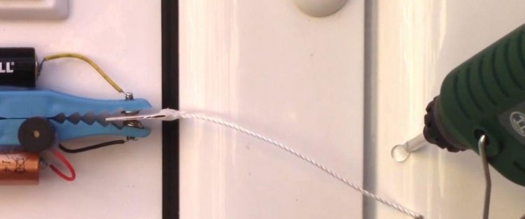 Simple door alarm