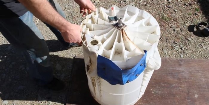 Hydro turbine electric generator from an old washing machine