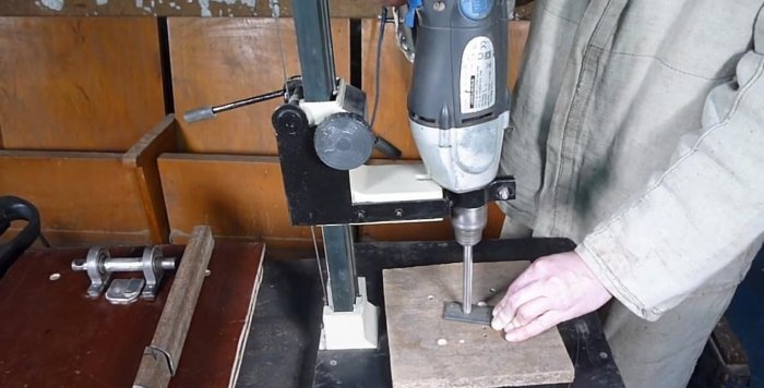 Stand for an angle grinder or pendulum saw from an angle grinder