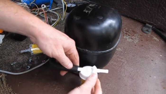 Refrigerator compressor for inflating tires