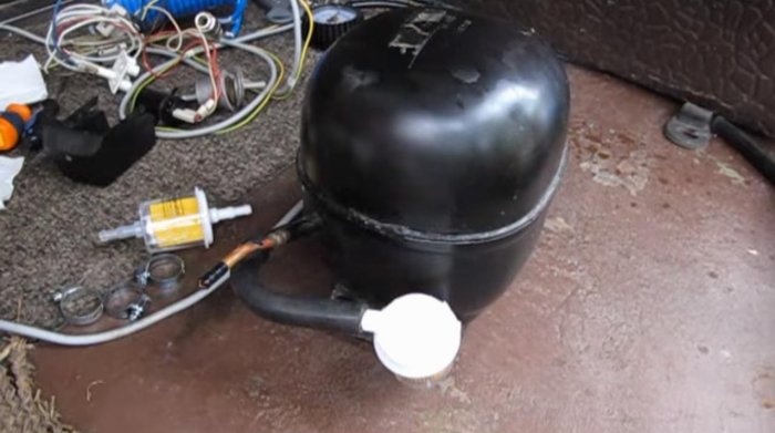 Refrigerator compressor for inflating tires