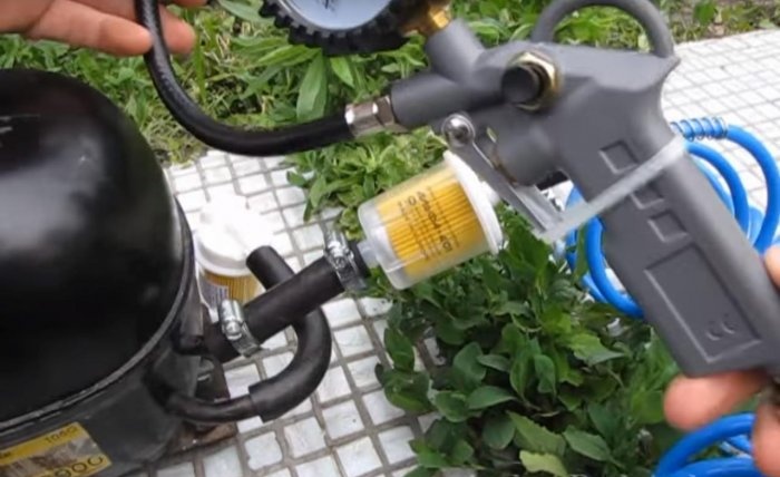 Refrigerator compressor for inflating tires