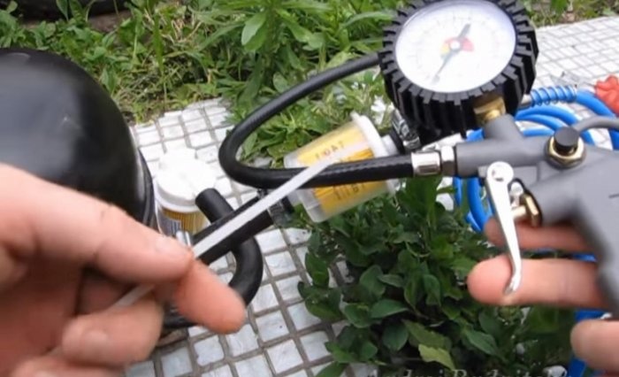 Refrigerator compressor for inflating tires