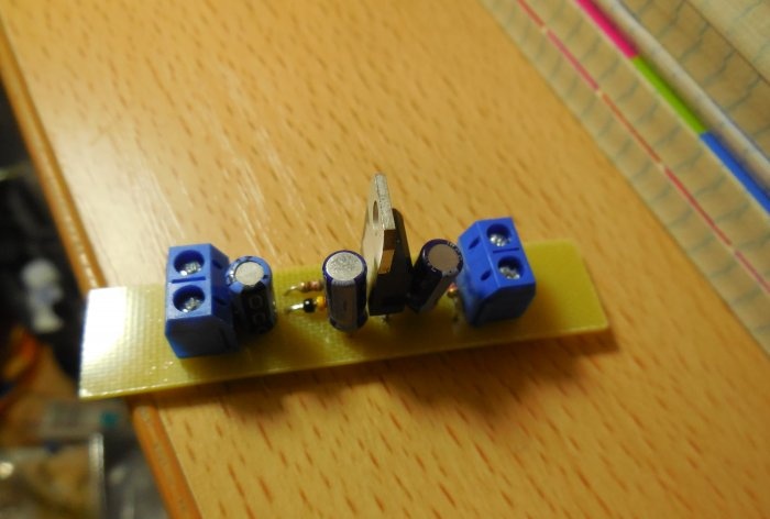 Parametric stabilizer based on a transistor and a zener diode